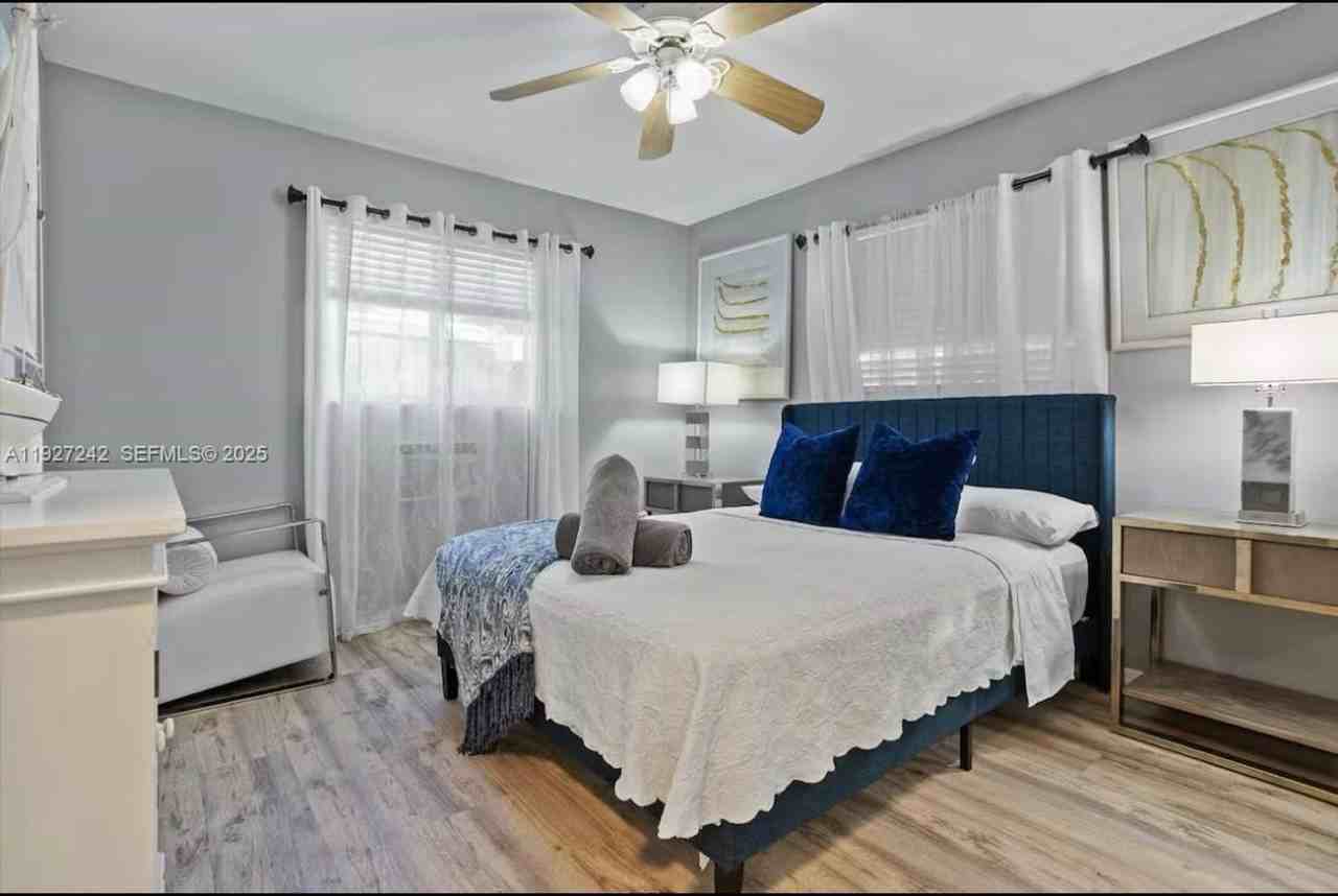 420 Southeast 9th Court #2 - Photo 6 of 12