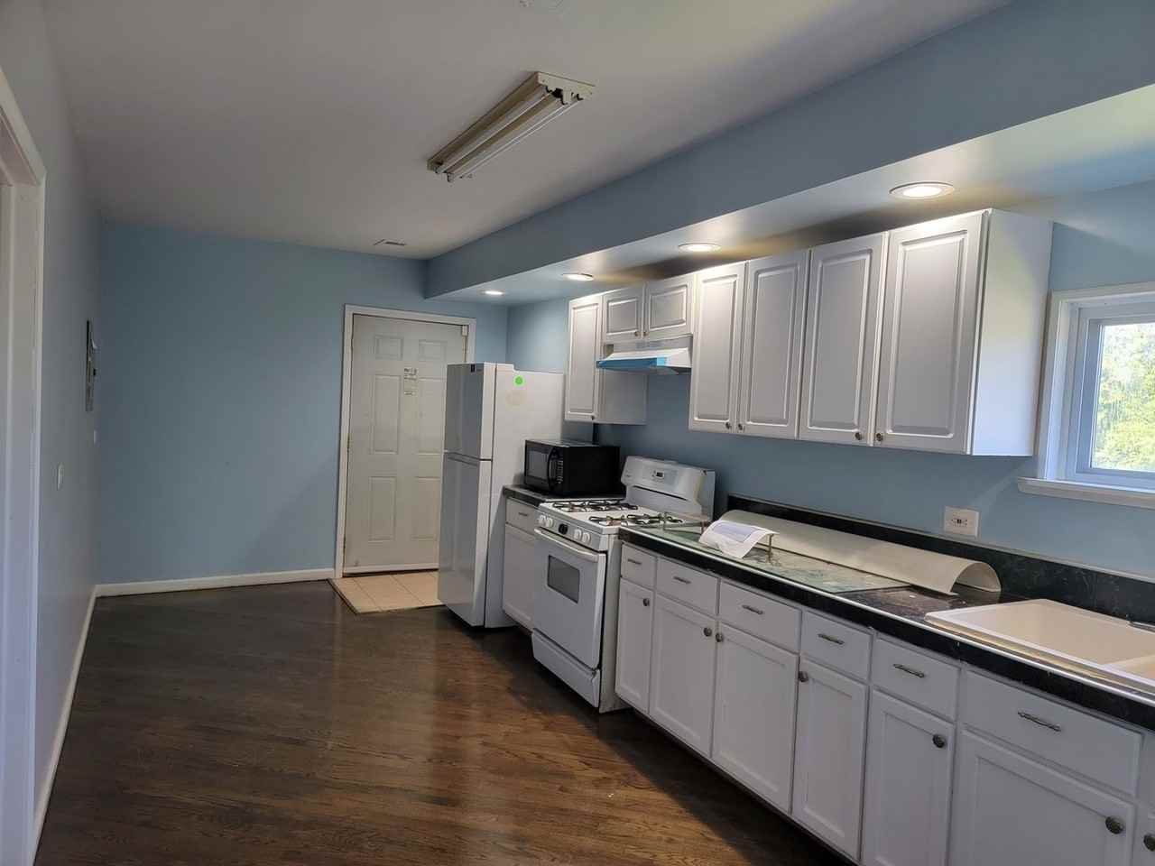 14802 Cooper Avenue - Photo 2 of 8