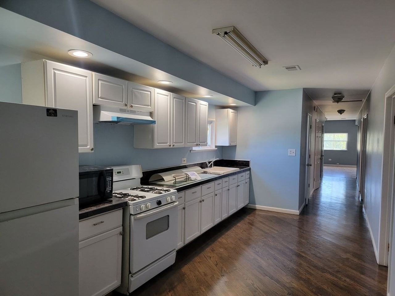 14802 Cooper Avenue - Photo 3 of 8