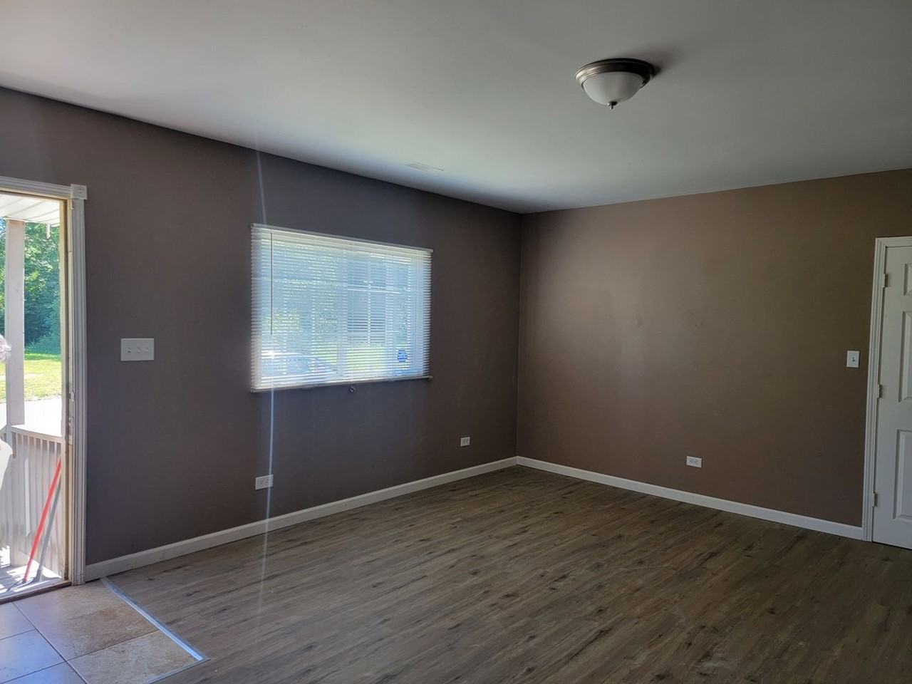 14802 Cooper Avenue - Photo 5 of 8