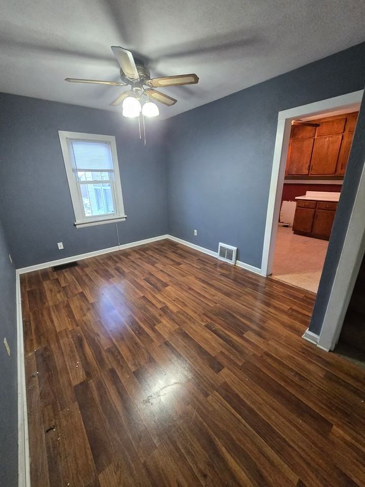 571 Shellview Drive - Photo 5 of 7