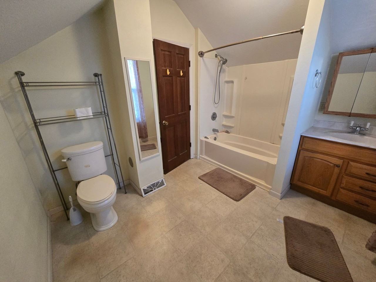 571 Shellview Drive - Photo 6 of 7