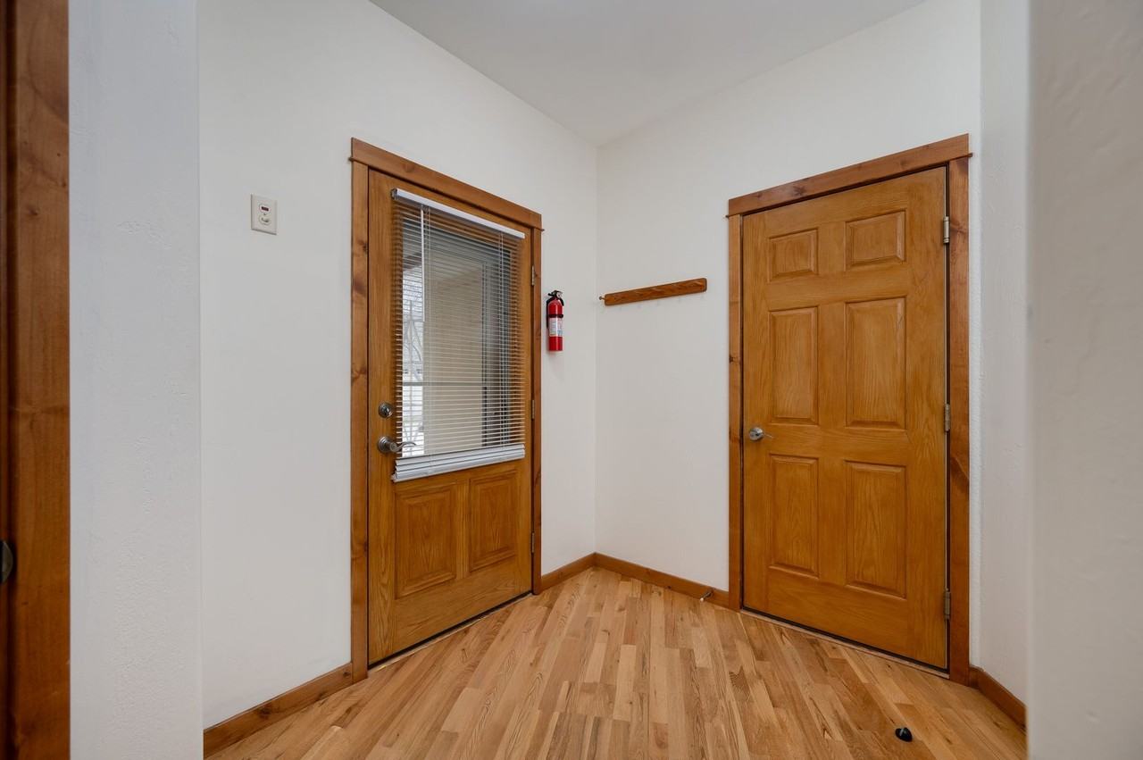 2310 W Beall St - Photo 2 of 21