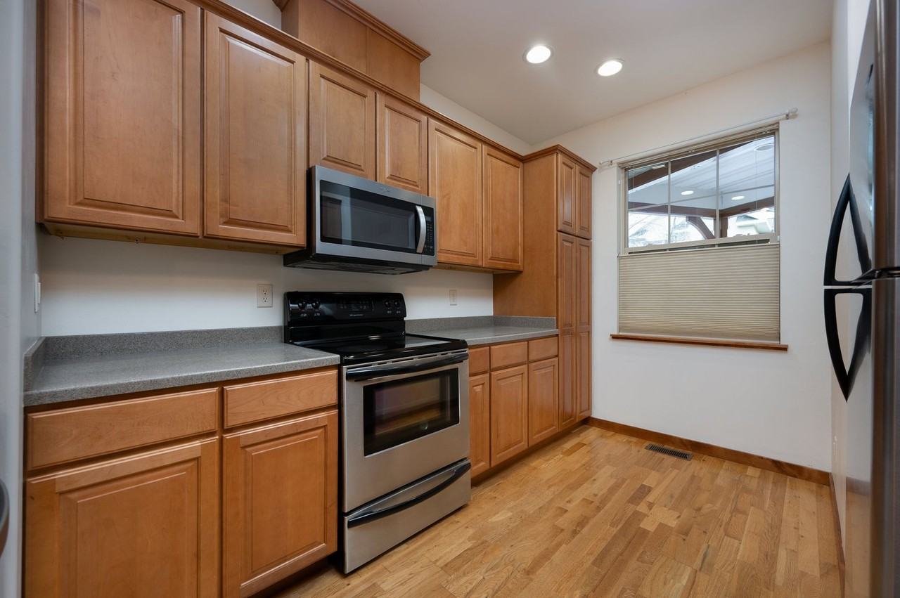 2310 W Beall St - Photo 4 of 21