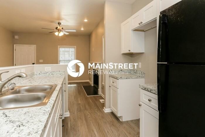 1011 Parsons Street Southwest - Photo 7 of 17