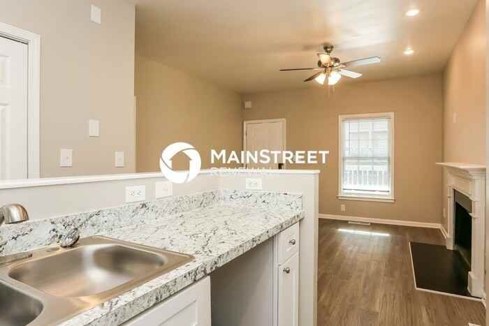 1011 Parsons St Sw - Photo 6 of 17