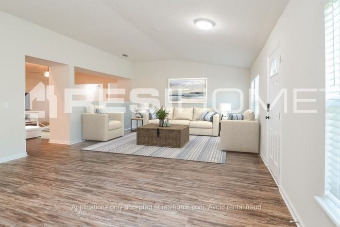 601 Mackenzie Cir - Photo 6 of 19