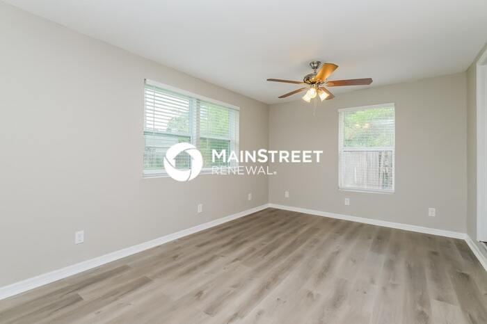 1909 Glen Echo Ln - Photo 2 of 16