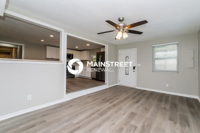 1909 Glen Echo Ln - Photo 4 of 16