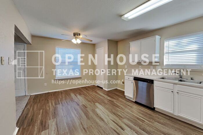 7802 Dockside Dr - Photo 6 of 18