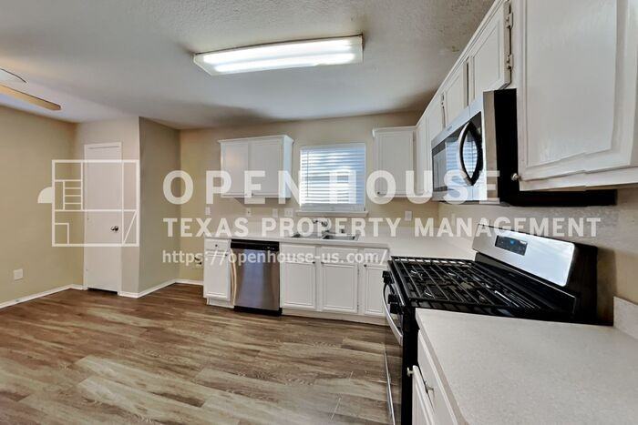 7802 Dockside Dr - Photo 7 of 18