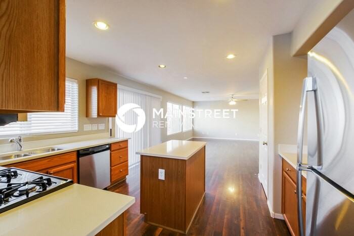 10878 W Lone Cactus Dr - Photo 5 of 17