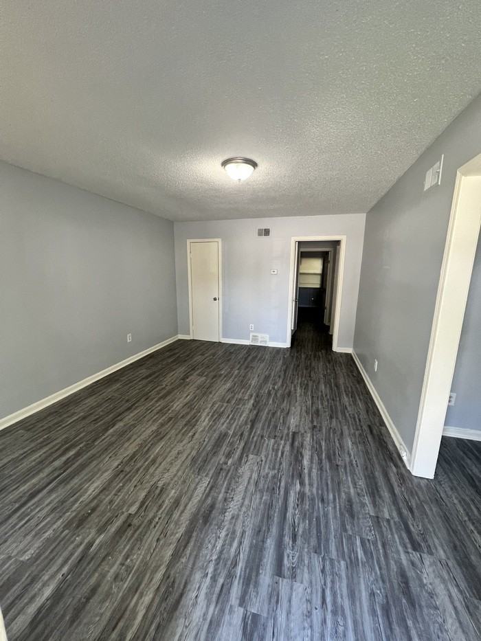 2901 Elbert Dr - Photo 2 of 7