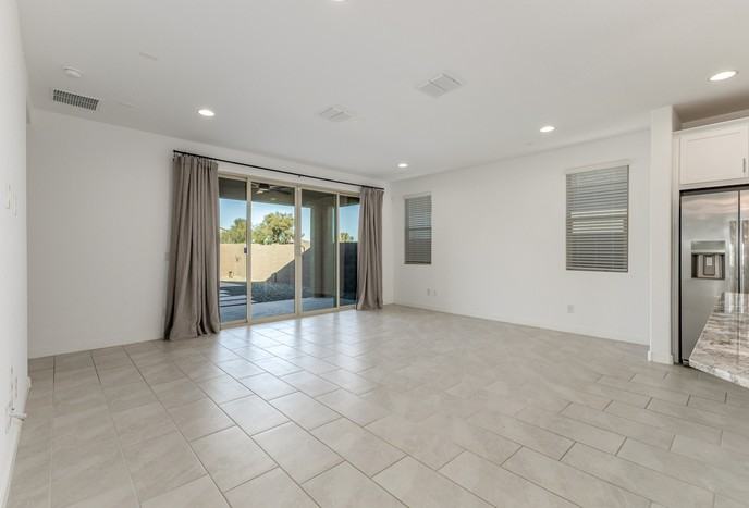 19414 W College Dr - Photo 4 of 34