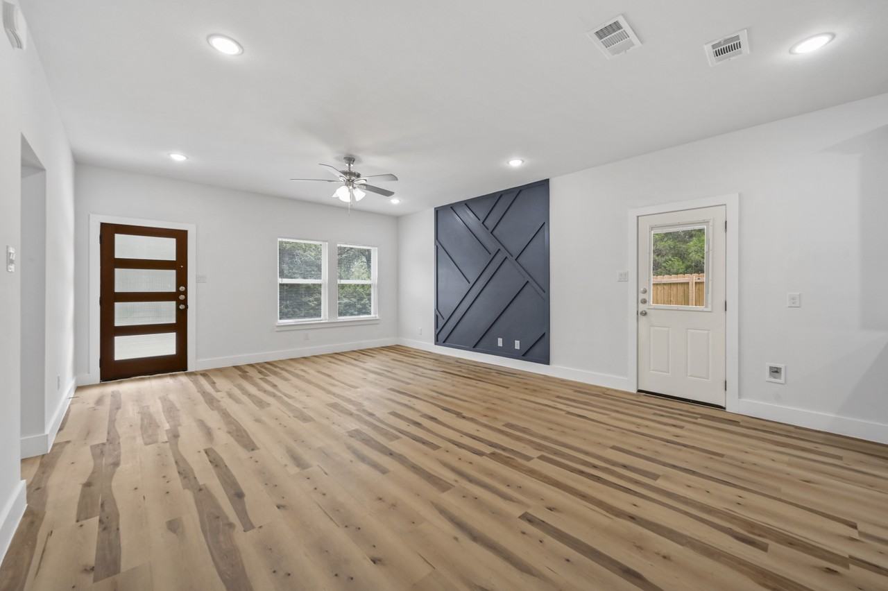 6127 Tejas Dr #1 - Photo 4 of 21