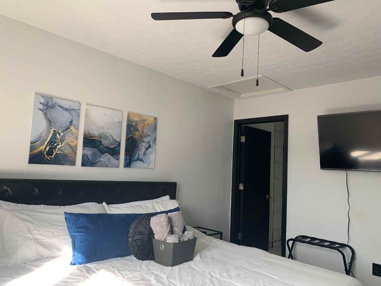 5808 Stormcroft Ave - Photo 5 of 10