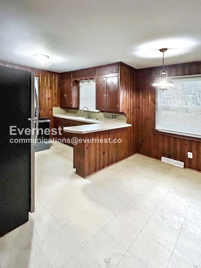 1715 Longview Drive - Photo 5 of 21