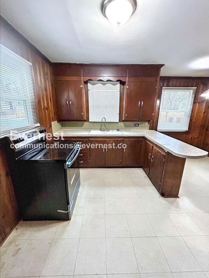 1715 Longview Drive - Photo 7 of 21