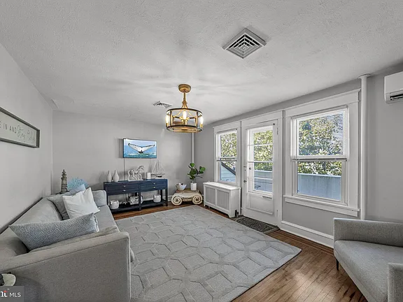 132 N Lafayette Ave #2 - Photo 3 of 23