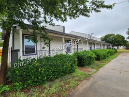 featured image of 105 North Pecan Street #105