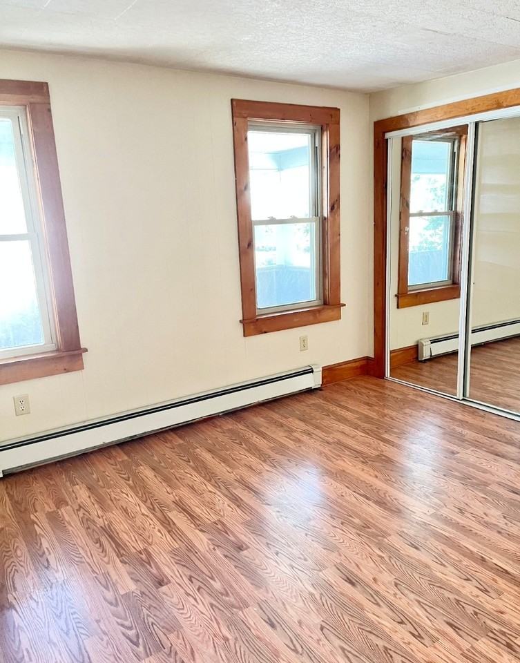 204 N Champlain St #1 - Photo 4 of 14