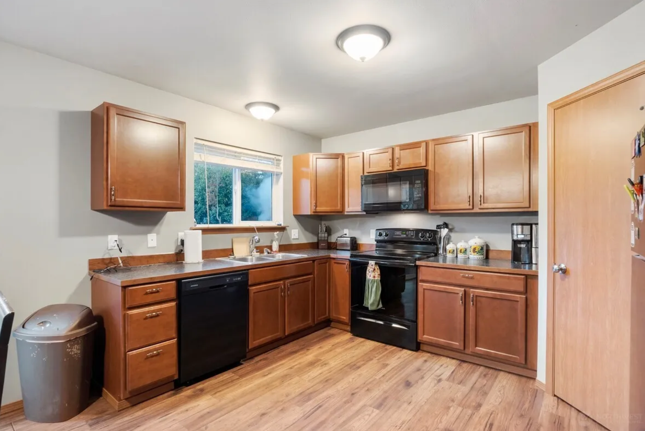 16522 Mimosa Court Southeast #NA - Photo 6 of 35