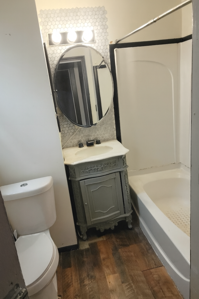 1657 Pointview Ave #NA - Photo 2 of 9