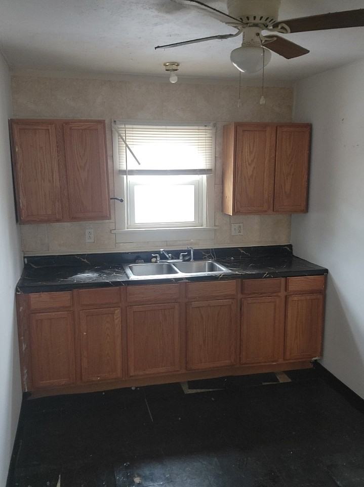 1657 Pointview Ave #NA - Photo 4 of 9