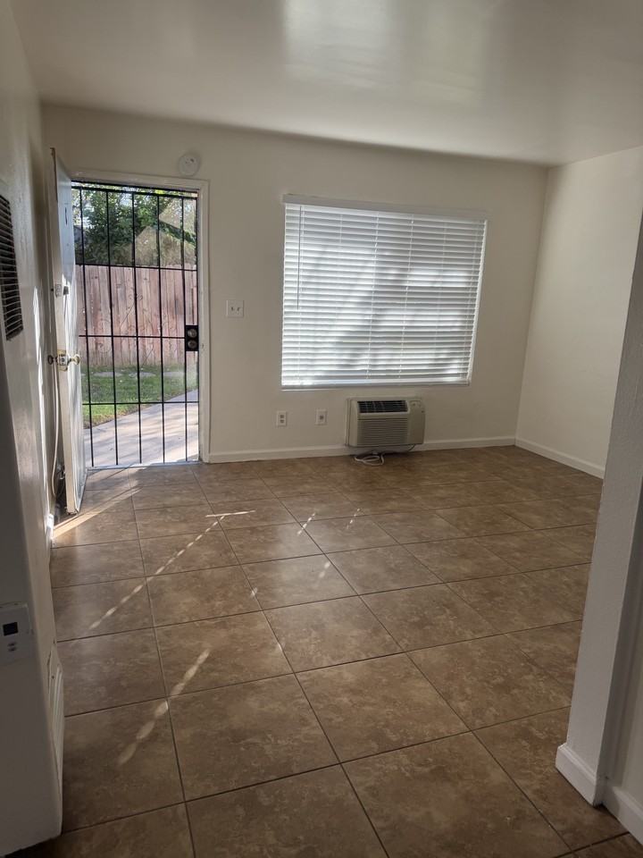 127 North 13th Avenue #C - Photo 4 of 7