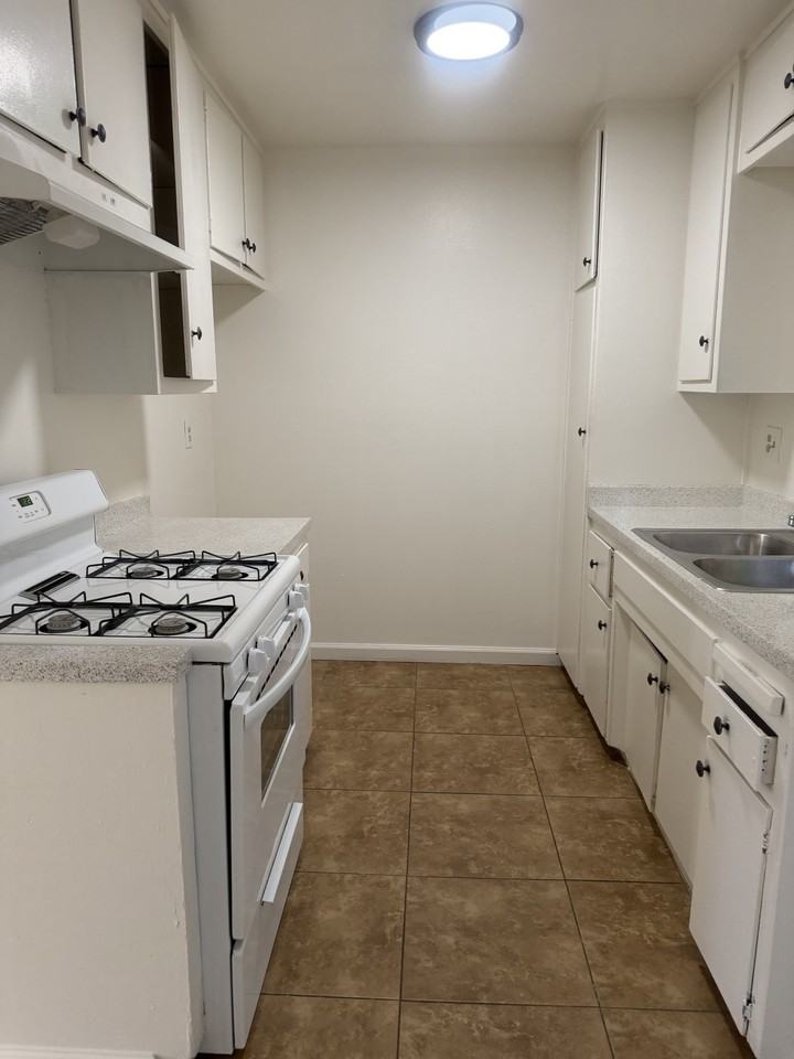 127 North 13th Avenue #C - Photo 5 of 7