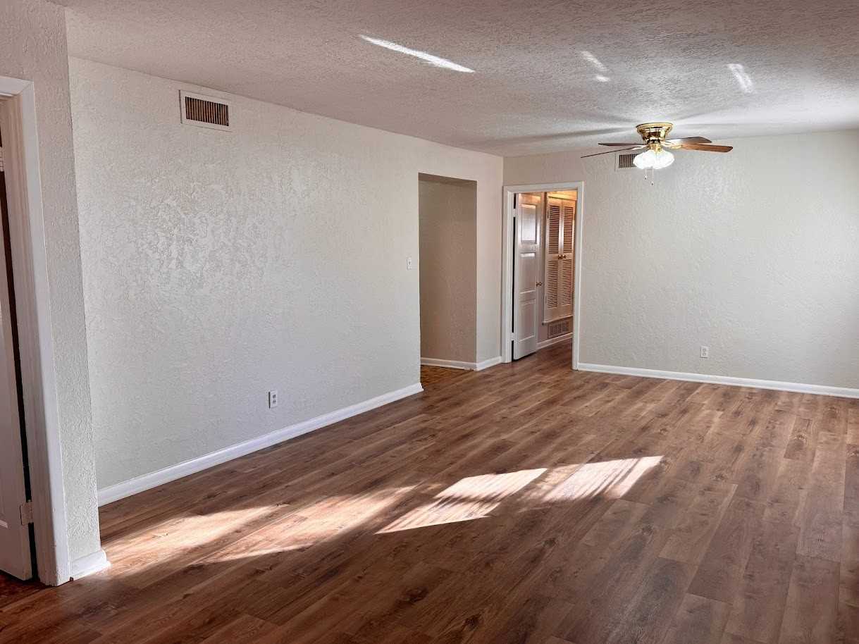 4200 University Ave #NA - Photo 4 of 31