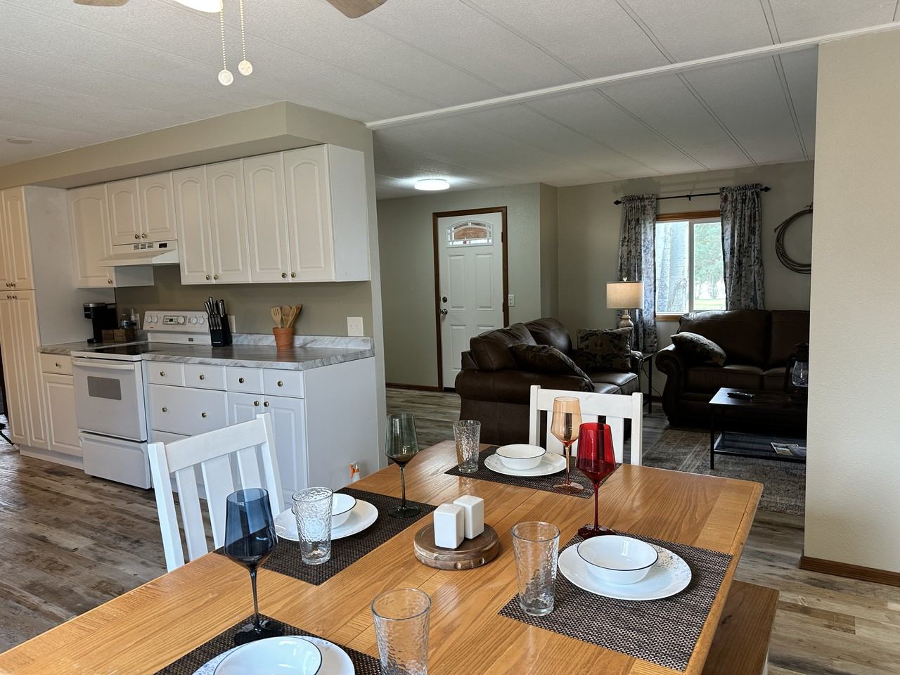 712 Southeast Railroad Avenue - Photo 4 of 11