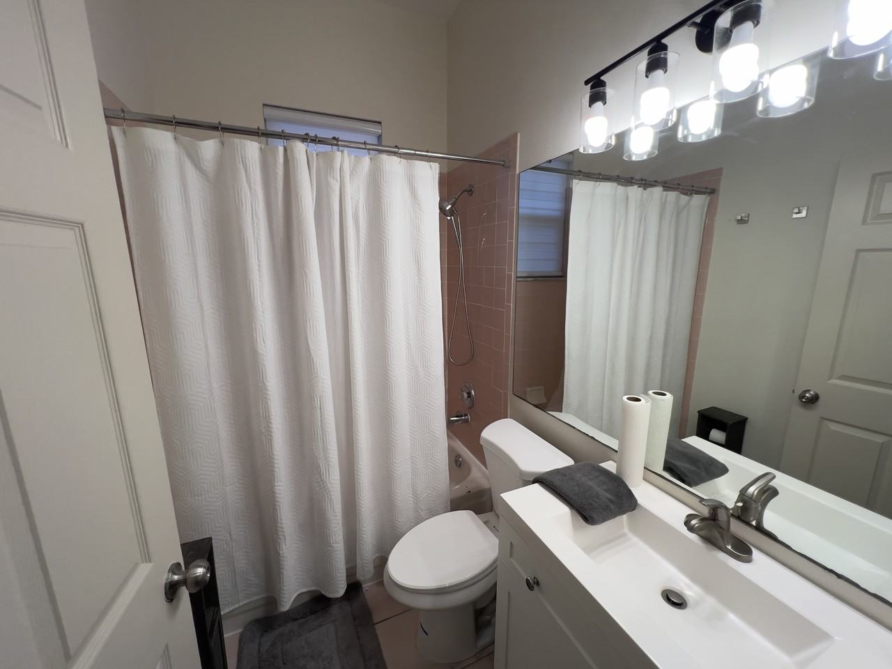 1730 Sir John Ct - Photo 2 of 11