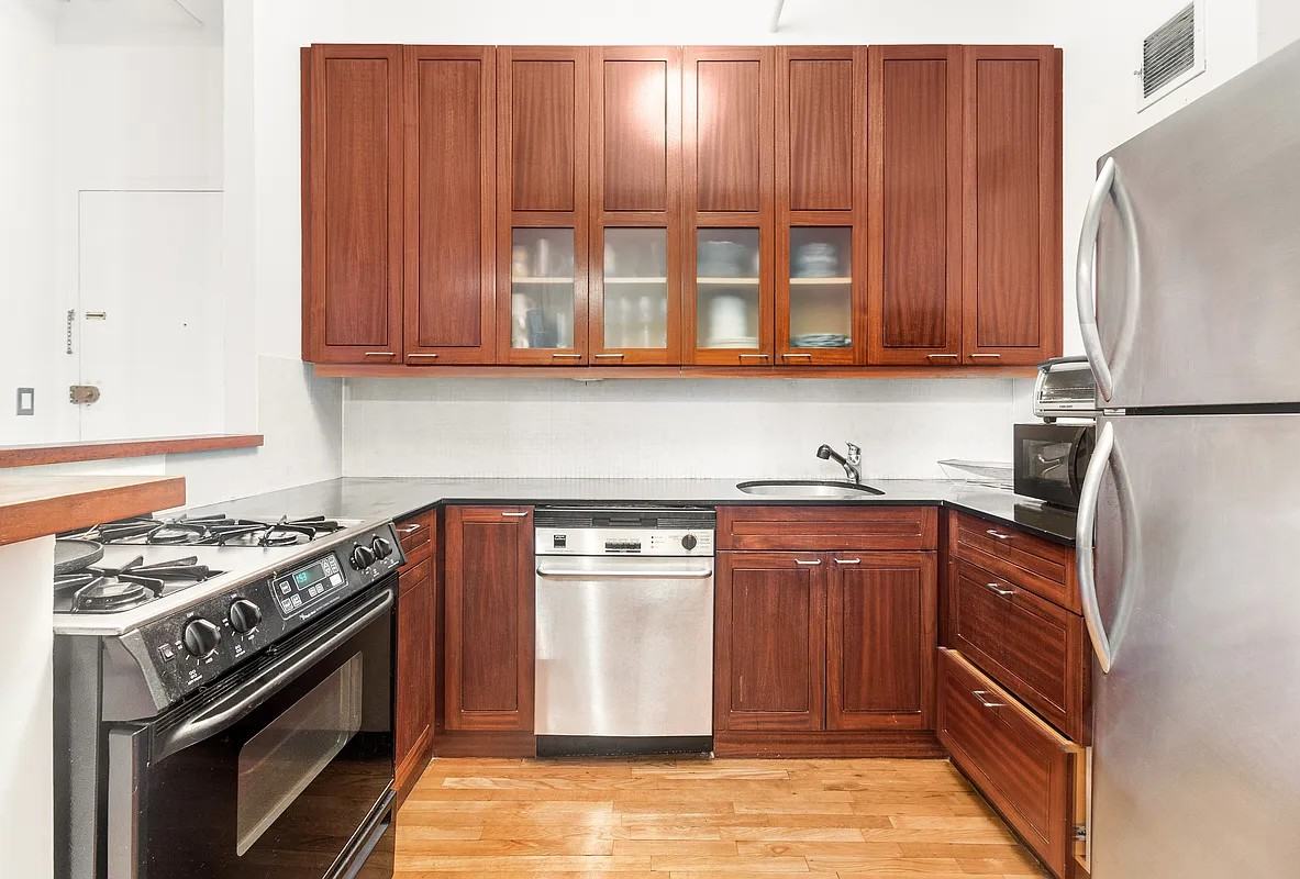 426 W Broadway #4D - Photo 5 of 14