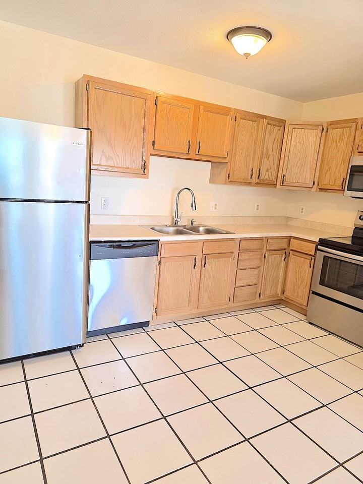 129 Townsgate Plz - Photo 2 of 10