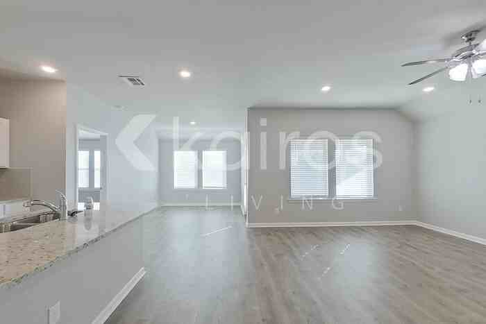 418 Mango Dr - Photo 5 of 29