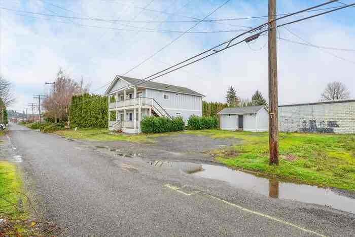 1111 Grand Ave - Photo 4 of 29