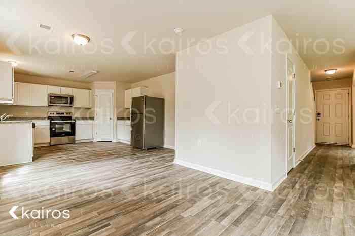 Circle Drive - Photo 7 of 18