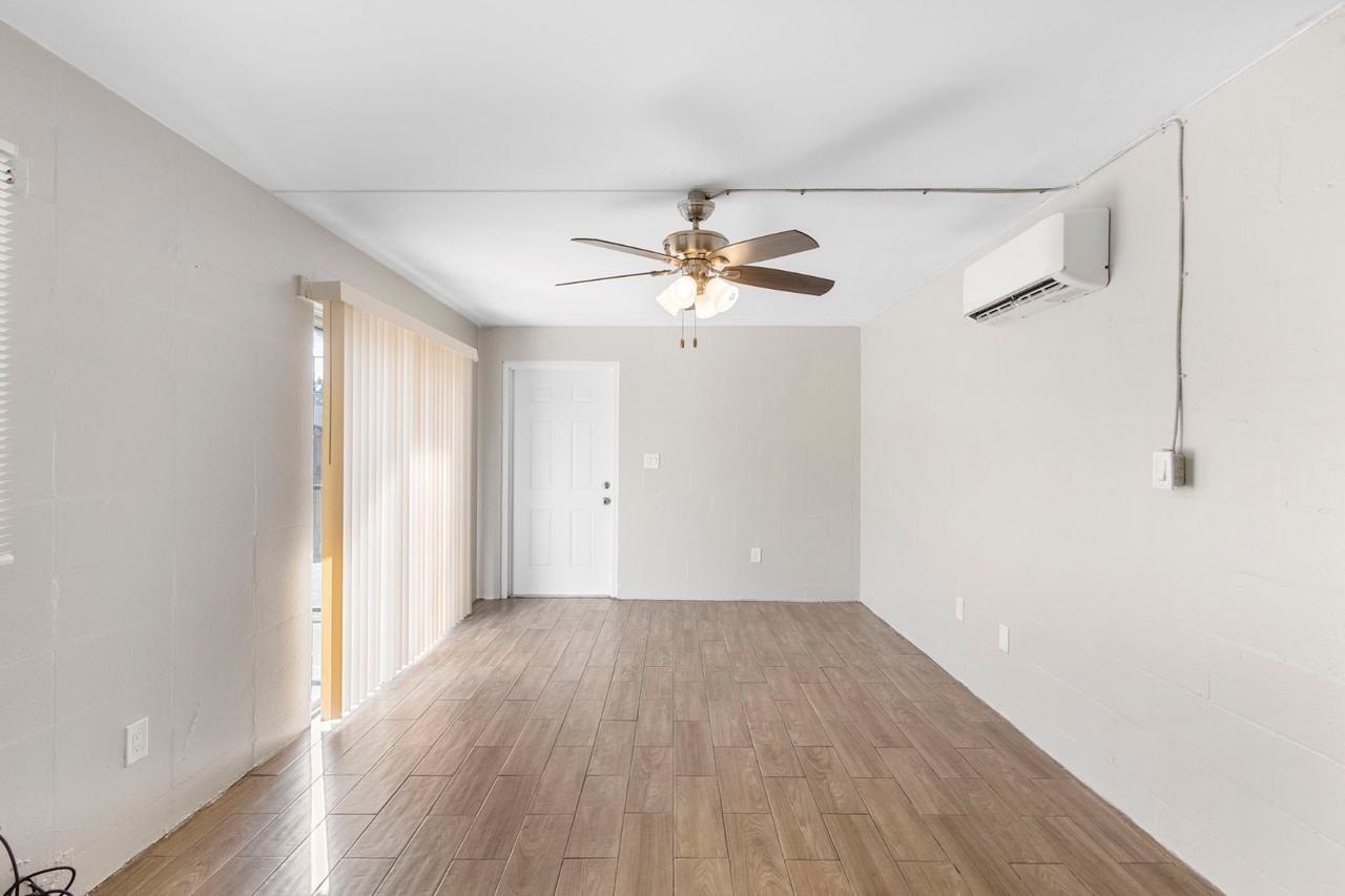 901 Colyer St - Photo 7 of 10