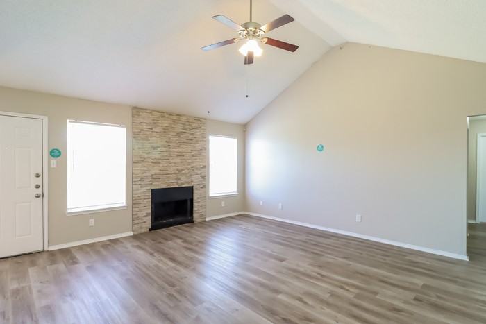 404 Ridge Dr - Photo 4 of 20