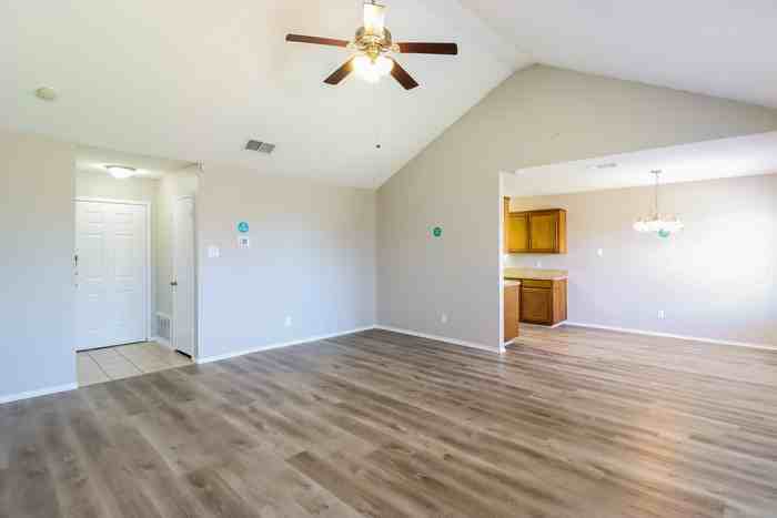 404 Ridge Dr - Photo 5 of 20