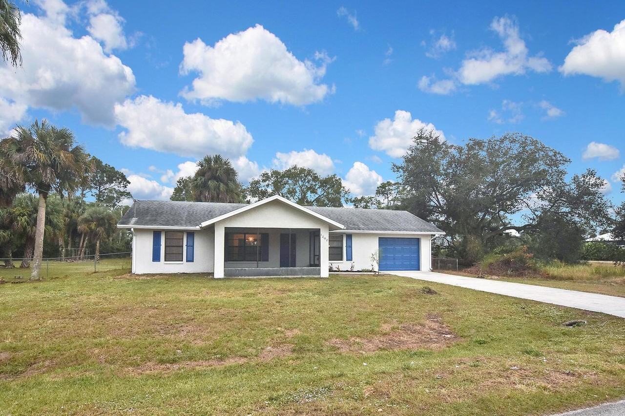 1202 E 7th St - Photo 4 of 20