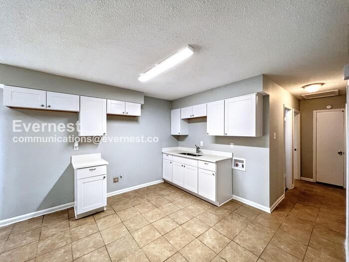 2645 Eastbrook Dr - Photo 2 of 21