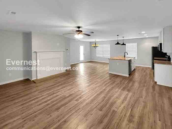 322 Fenrose Dr - Photo 5 of 20