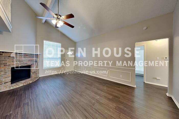 1005 Flower Drive - Photo 4 of 27