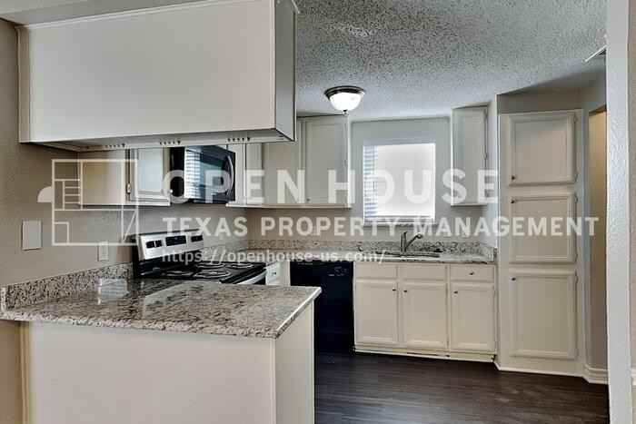 1005 Flower Drive - Photo 6 of 27