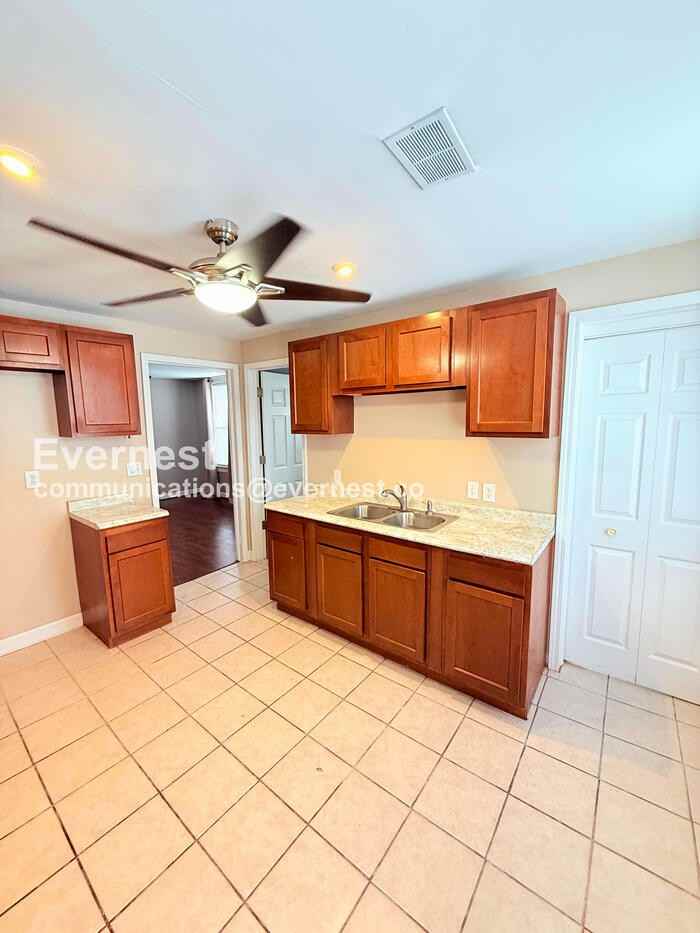 4443 Elmwood St #4447 - Photo 5 of 24