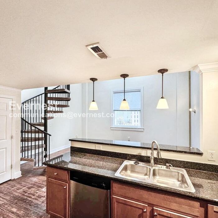 525 East Grace Street #102 - Photo 2 of 10