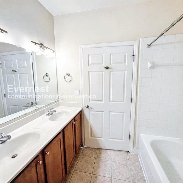 525 East Grace Street #102 - Photo 7 of 10