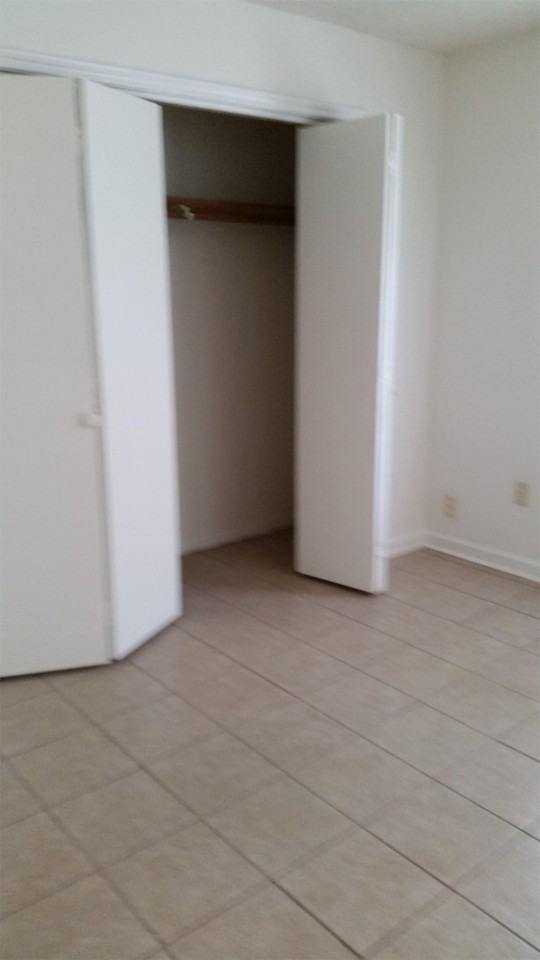 112 Oak Ridge Ave Apt B #1 - Photo 3 of 9